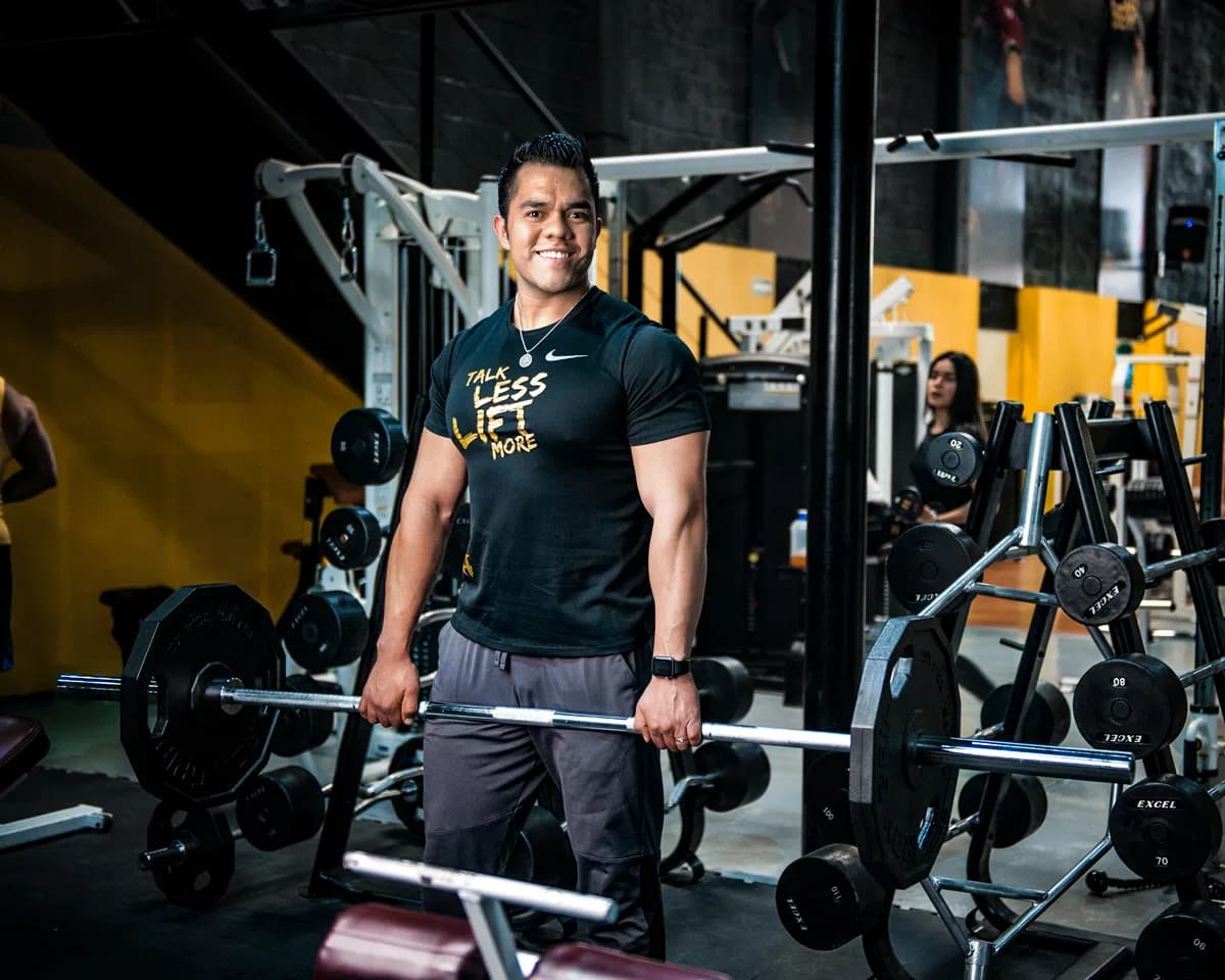 Hery guiando entrenamiento personalizado